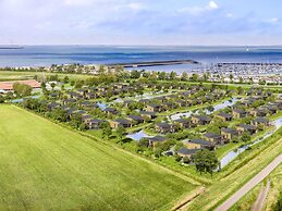 Detached Luxurious Lodge With Washingmachine, Near the Beach