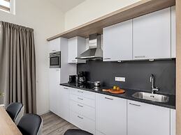 Detached Luxurious Lodge With Washingmachine, Near the Beach