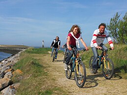 Detached Luxurious Lodge With Washingmachine, Near the Beach