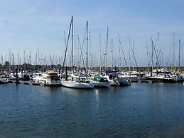 Detached Luxurious Lodge With Washingmachine, Near the Beach