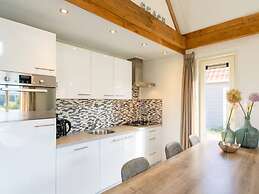 Modern Lodge With two Bath Rooms, Near the Beach