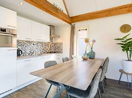 Modern Lodge With two Bath Rooms, Near the Beach