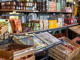 Modern Lodge With two Bath Rooms, Near the Beach