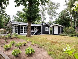 Comfy Chalet in a Holiday Park Near De Veluwe