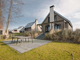 Modern Lodge With Combi Microwave