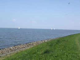 Beautiful House With Dishwasher and Sauna, 19 km From Hoorn