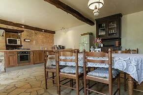 Charming Estate Dordogne With Pool
