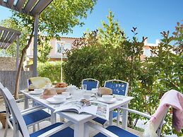 Modern Stay With Pool & Terrace