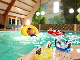 Great Thatched Villa With Solarium, in a National Park