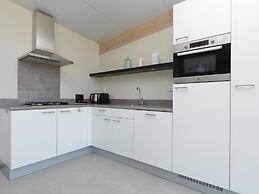 Comfortable Lodge With Dishwasher, in Bloemendaal