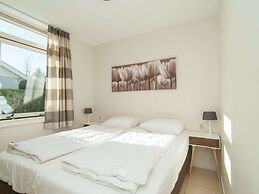 Cozy Bungalow With a Spacious Garden near the Sea