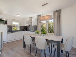 Comfortable Villa With Combi-microwave, Near the Beach