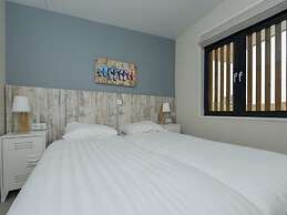 Beautiful Lodge With Nice Terrace, in Bloemendaal