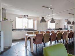 Luxurious Villa With ten Bathrooms, in Green Surroundings