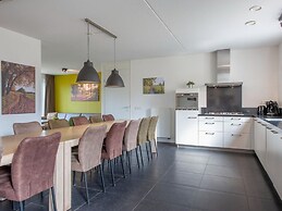 Luxurious Villa With ten Bathrooms, in Green Surroundings