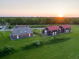 Spacious Thatched Villa With Dishwasher, in a National Park