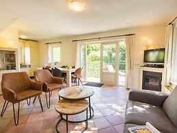 Spacious Thatched Villa With Dishwasher, in a National Park