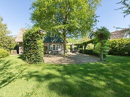 Spacious Thatched Villa With Dishwasher, in a National Park