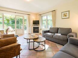 Spacious Thatched Villa With Dishwasher, in a National Park