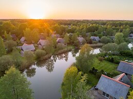 Spacious Thatched Villa With Dishwasher, in a National Park