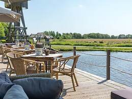 Spacious Thatched Villa With Dishwasher, in a National Park