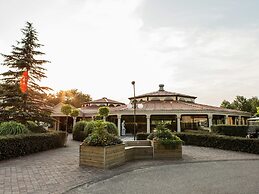 Restyled Villa With 5 Bathrooms, Located in a Green Area