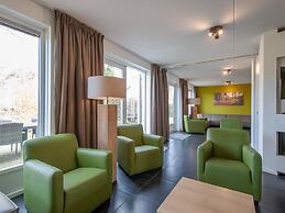 Restyled Villa With 5 Bathrooms, Located in a Green Area