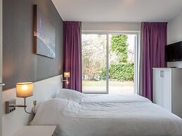 Restyled Villa With 5 Bathrooms, Located in a Green Area