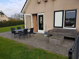 Nice Holiday Home with Sauna & Hot Tub near Wadden Sea