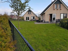 Nice Holiday Home with Sauna & Hot Tub near Wadden Sea