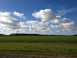 Nice Holiday Home with Sauna & Hot Tub near Wadden Sea