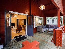 Wooden Lodge With a Veranda, in Veluwe