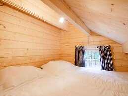 Wooden Lodge With a Veranda, in Veluwe