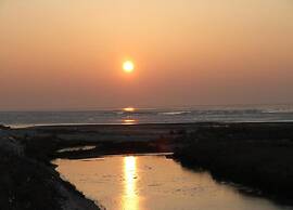 Comfortable Bungalow With Dishwasher, Near the Beach