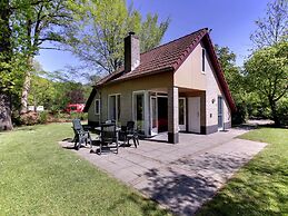 Cozy Holiday Home with Garden near Zwolle