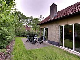 Cozy Holiday Home with Garden near Zwolle