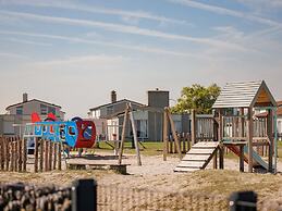 Detached Bungalow, in a Holiday Park Within Walking Distance of the Be