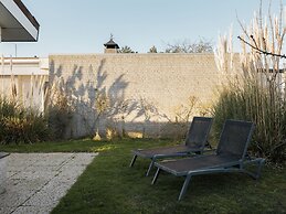 Detached Bungalow, in a Holiday Park Within Walking Distance of the Be