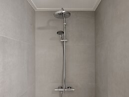 Detached Bungalow, in a Holiday Park Within Walking Distance of the Be