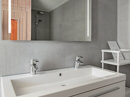 Detached Bungalow, in a Holiday Park Within Walking Distance of the Be