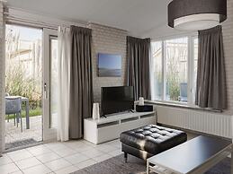 Detached Bungalow, in a Holiday Park Within Walking Distance of the Be