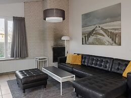 Detached Bungalow, in a Holiday Park Within Walking Distance of the Be