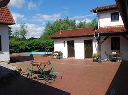 Landhaus mit Schwimmbad in Dargun