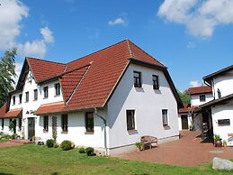 Landhaus mit Schwimmbad in Dargun
