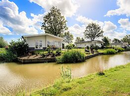 Detached Light Chalet With Dishwasher not far From Hoorn