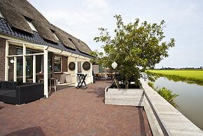 Detached Light Chalet With Dishwasher not far From Hoorn