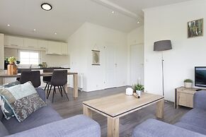 Detached Light Chalet With Dishwasher not far From Hoorn