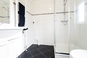 Detached Light Chalet With Dishwasher not far From Hoorn