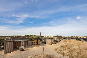 Comfy Lodge with 2 Bathrooms near Beach