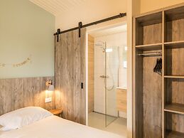 Comfy Lodge with 2 Bathrooms near Beach